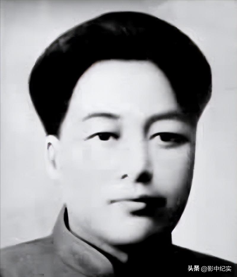 1962年毛岸青回乡祭拜母亲，欲下跪遭妻子制止，顿时明白妻子用意