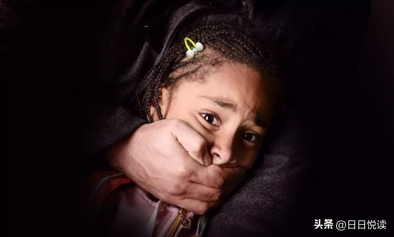 当孩子受到侵害大人要怎么做,当孩子受到侵害时家长应该怎么做