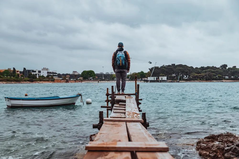 享受孤独是内心强大的一种自律,能享受孤独的人一定是内心强大的