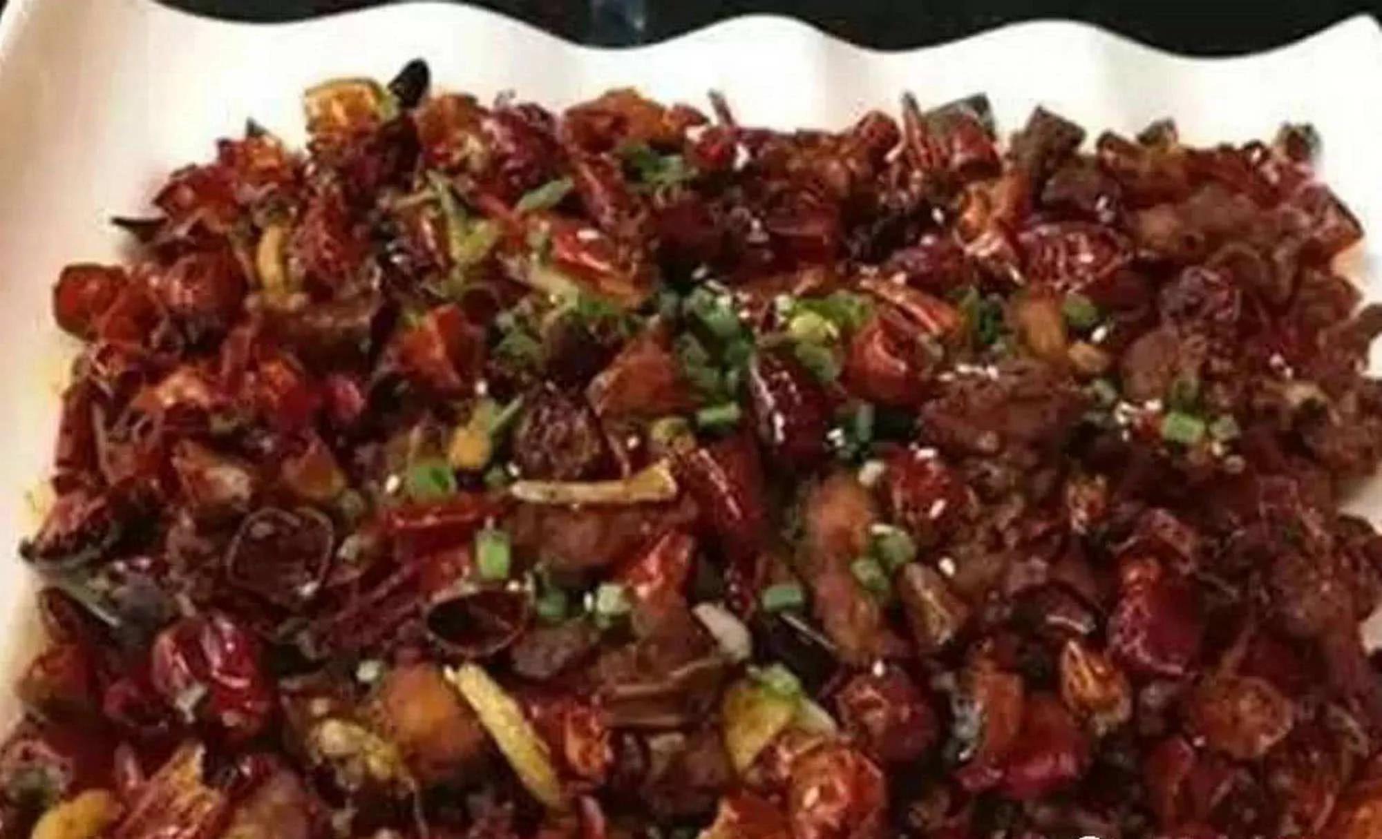 农村这种昆虫你吃过吗,农村这种虫子有100多条腿你见过吗