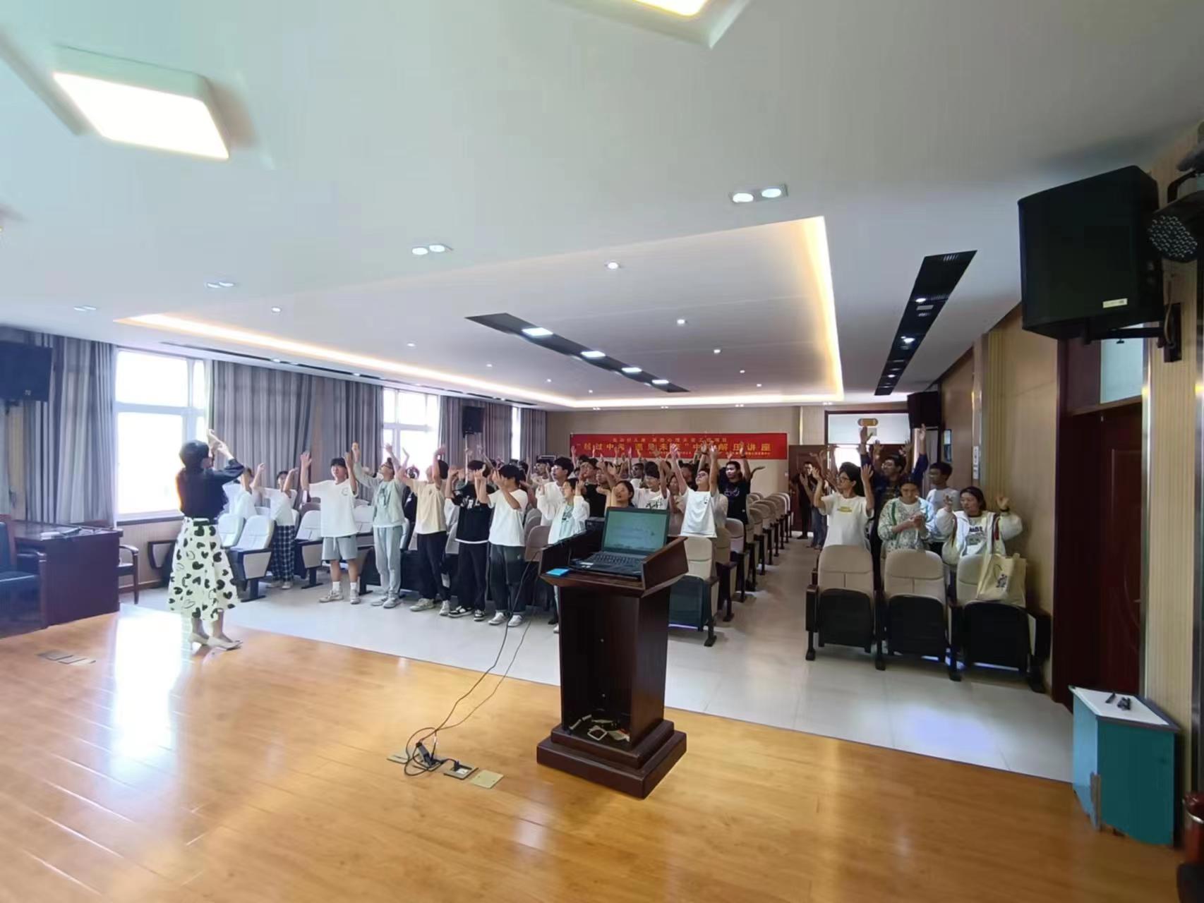 我助妇儿康：“越过中考·遇见未来”中考减压活动