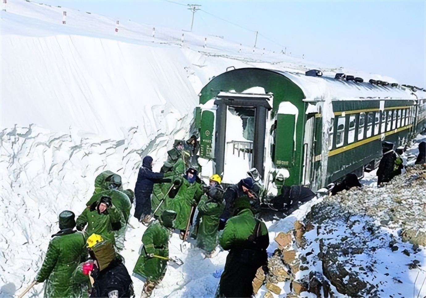 内蒙古呼伦贝尔车辆被困暴风雪,内蒙古暴风雪2010