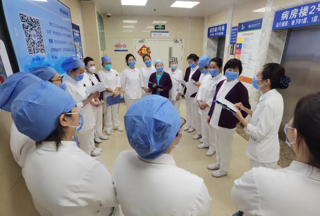 【动态】“基于循证，向标准看齐”首儿所护理部静脉输液治疗委员会开展中心静脉导管横断面调查工作