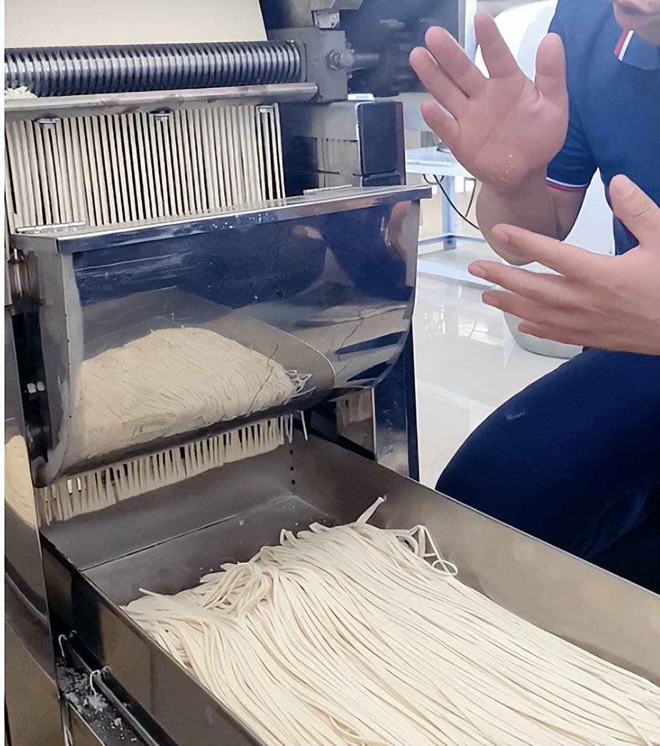 面条机怎么做面条才筋道,怎么用面条机制作面条