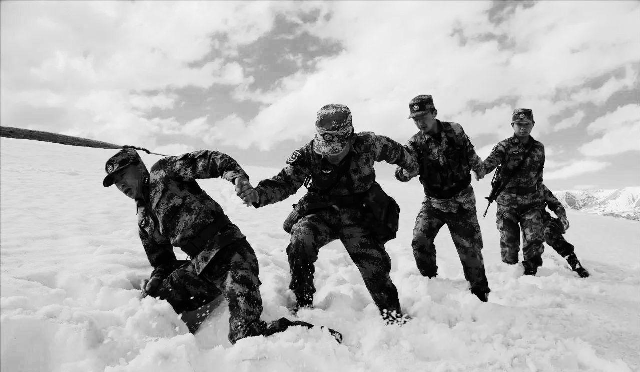 开国少将不满自己军衔，直言勋章不要也罢，授衔结束却被主席提拔