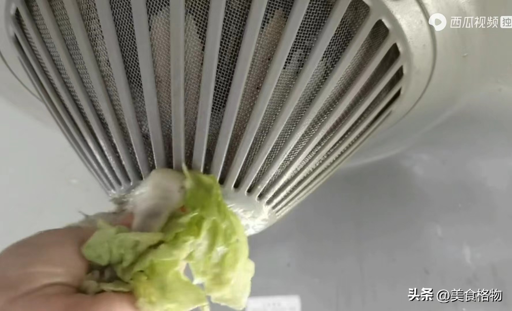 不管油烟机多脏一分钟立马变干净,不管油烟机多脏多油只需一片白菜