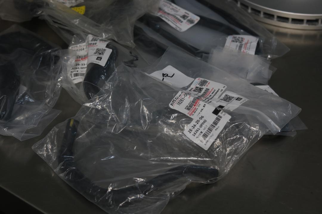 皇冠3.0经典老车翻新复活视频,丰田皇冠13代翻新