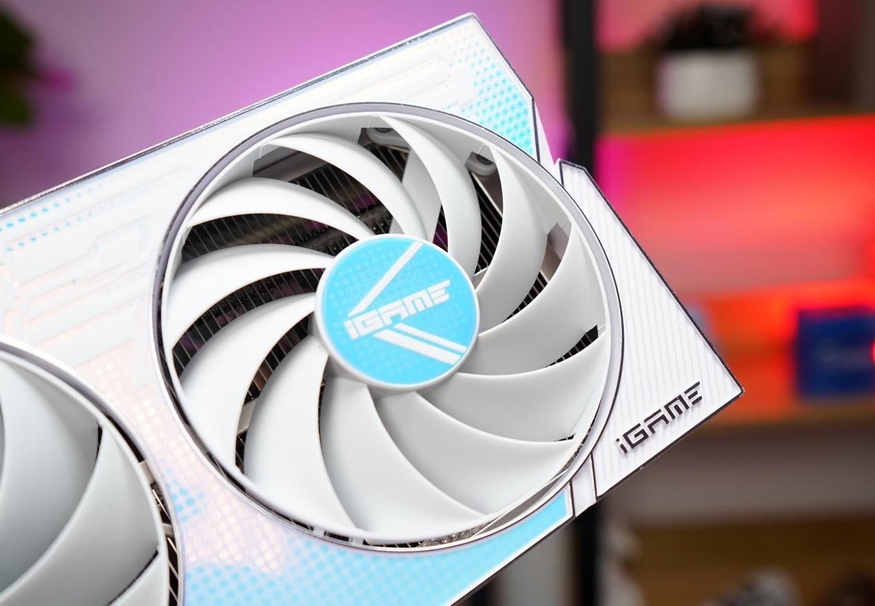 最美RTX4060显卡评测：超低功耗，DLSS3加持，畅玩1080P光追大作