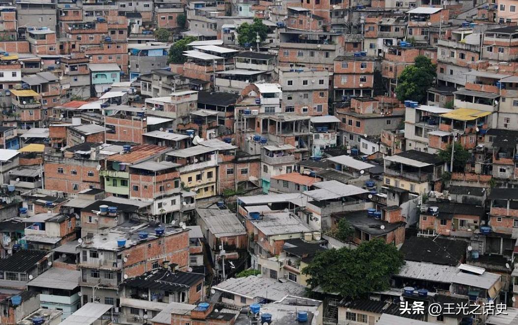 巴西踢球随心所欲,除了足球一无所有