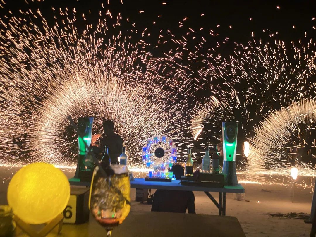 收到“噶腰子”新闻的时候，我正和老婆在泰国