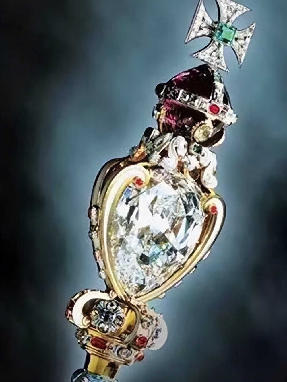 慈禧和英女王谁的珠宝更值钱,慈禧太后最喜欢的三种宝石