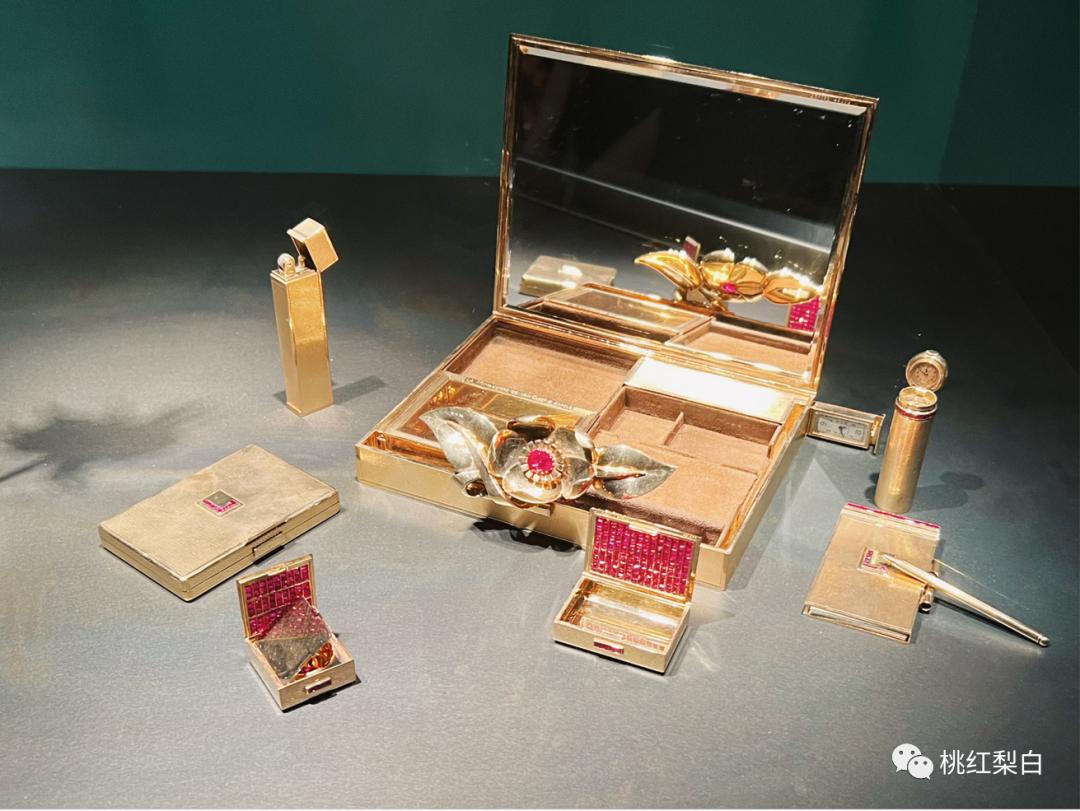 温莎公爵夫人珠宝展出,温莎公爵夫妻视频