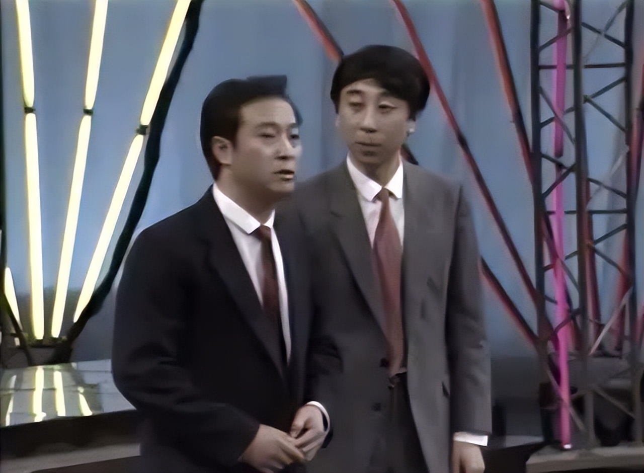 牛群辞官现场,牛群卸任县长后和冯巩合作过没有