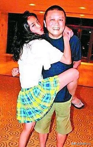 献身大佬一脱成名，私交混乱又当又立，“硬盘女神”舒淇现形记