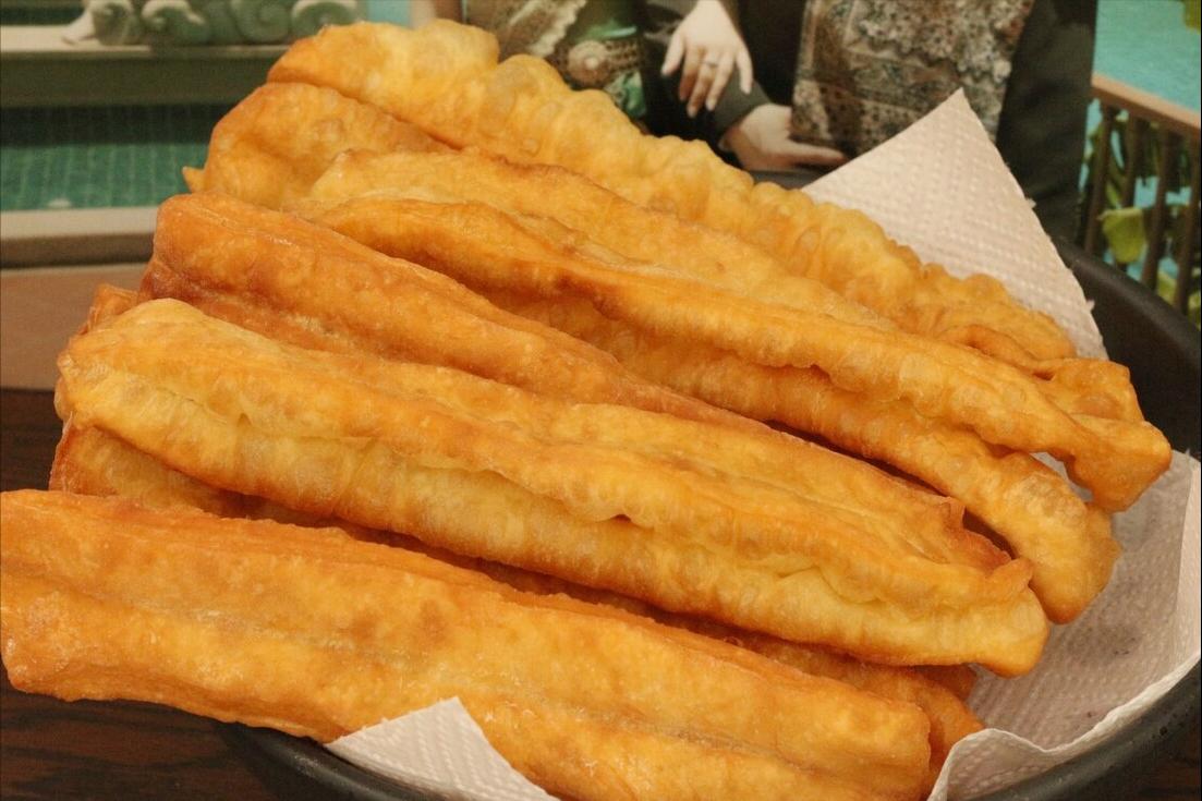 炸油条不用撒面粉,炸油条怎么不用明矾了