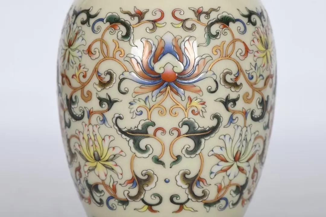 大明宣德青花描金缠枝莲纹玉壶春,清乾隆青釉描金缠枝莲壁瓶