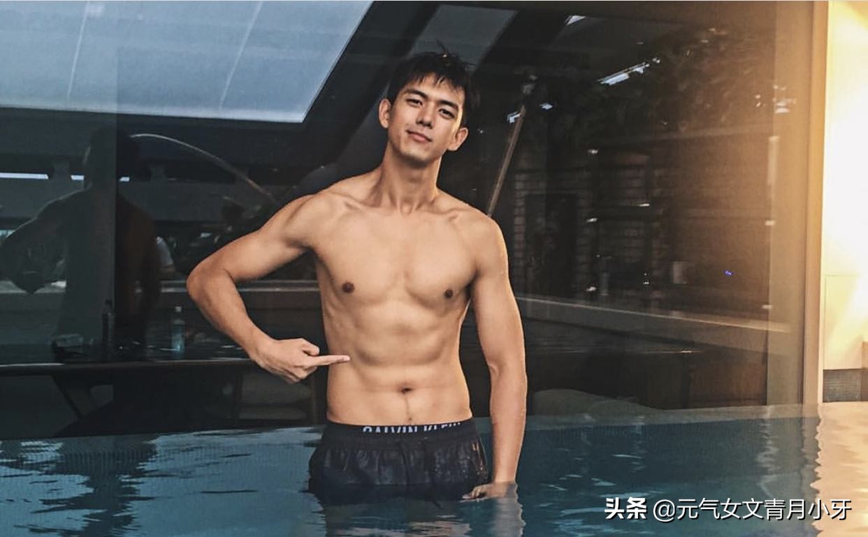 论足球运动员的身材有多紧实,男足腹肌和女足腹肌