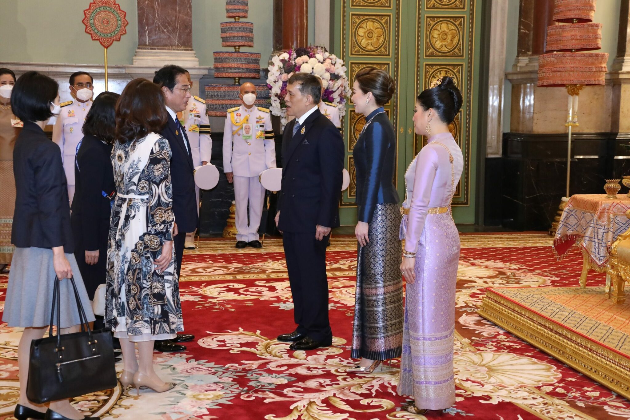 太太团穿什么衣服,日本和服vs旗袍