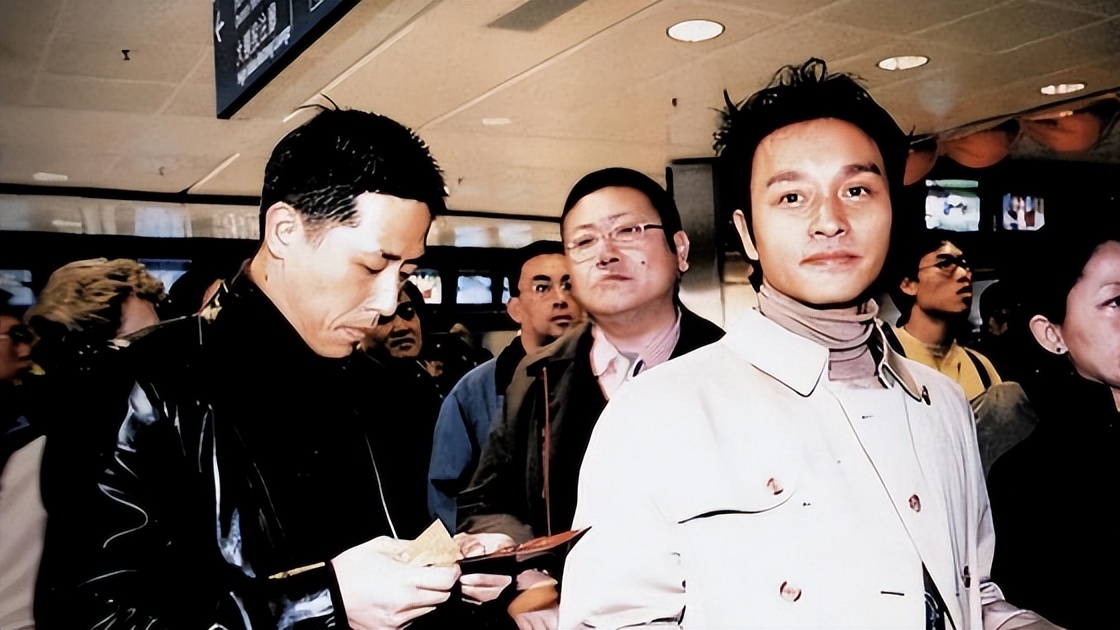 20年后再看张国荣：为何他会对一个男人情有独钟？原因尽显可怜！