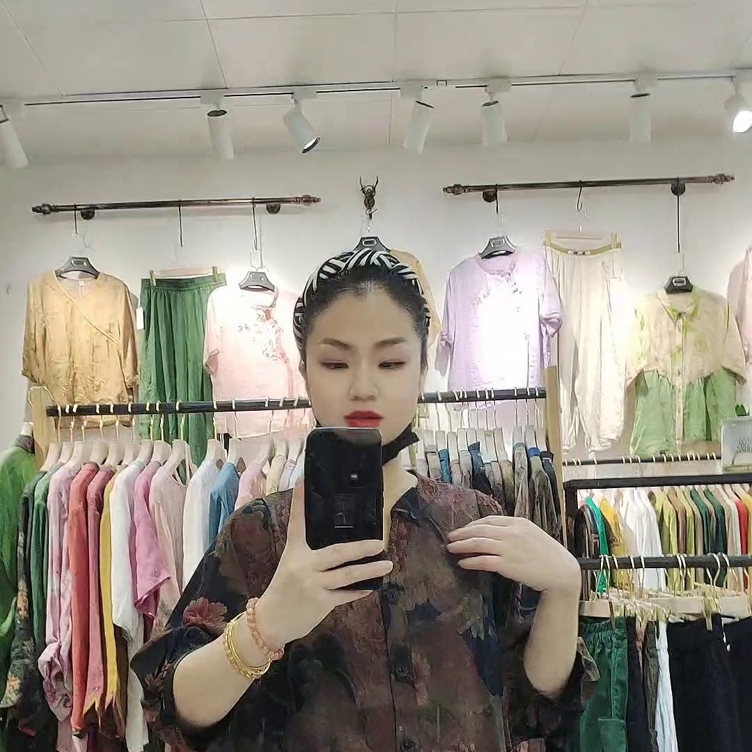 人得互相尊重,尊重你的人都是比你穷