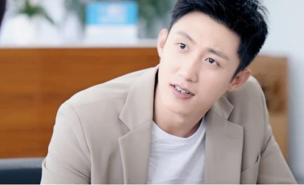 《红海行动》后，黄景瑜又有代表作，合作的王丽坤比李沁更有CP感