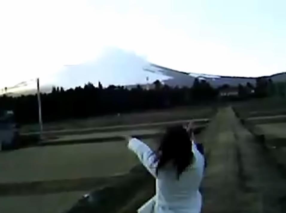 小哥拥有“超能力”，看图就能猜出地点！帮网友找回忆简直暖心