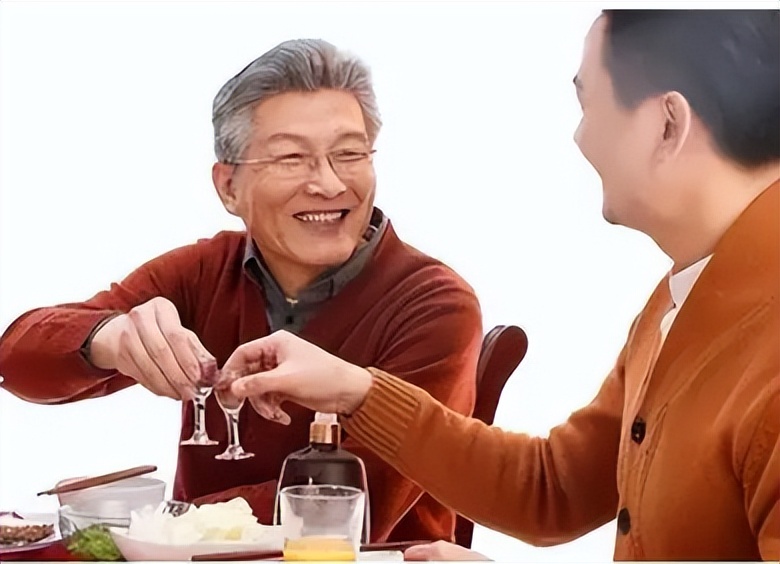 百岁老人吃烟长寿秘诀,老人长寿秘诀抽烟喝酒吃肉