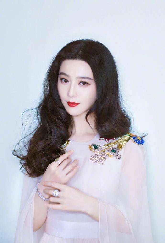 范冰冰在街头照片,范冰冰回归机场街拍阵营