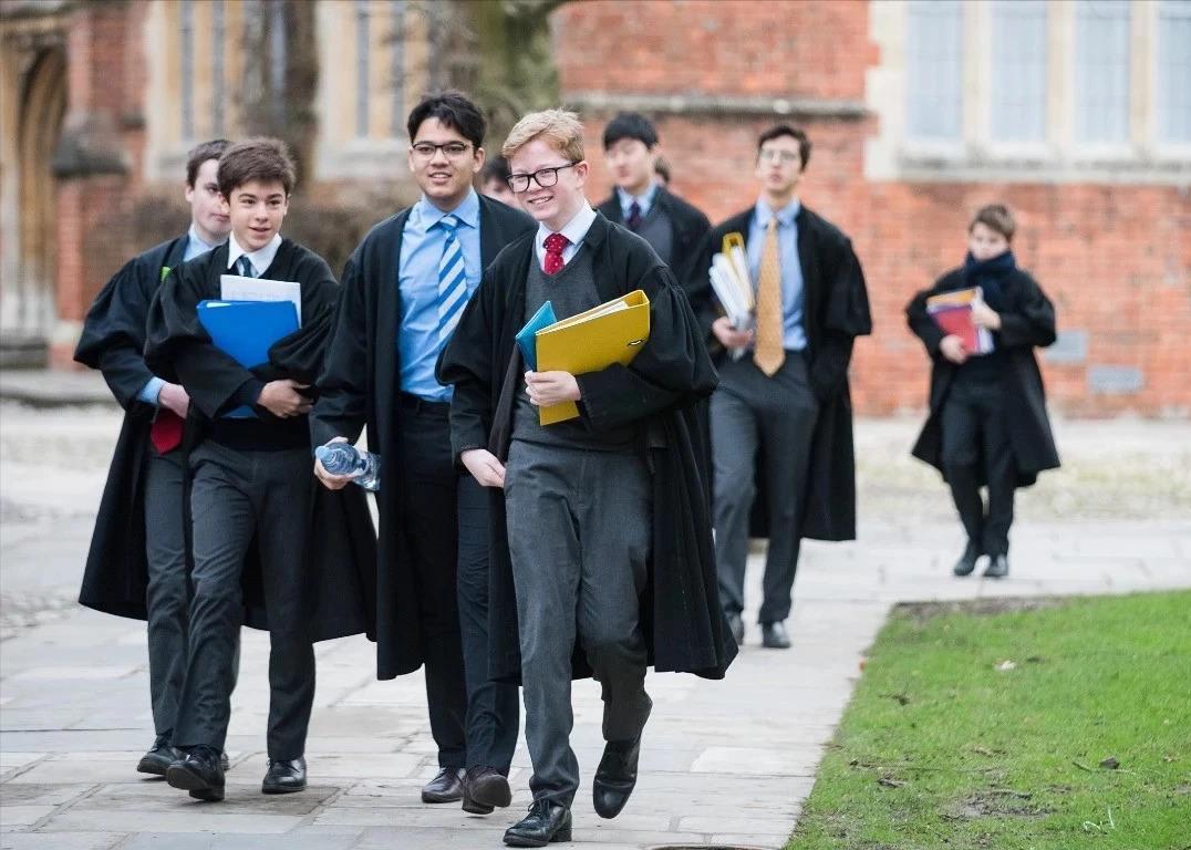 中国校服日本校服俄罗斯校服pk,各国奇葩学生校服