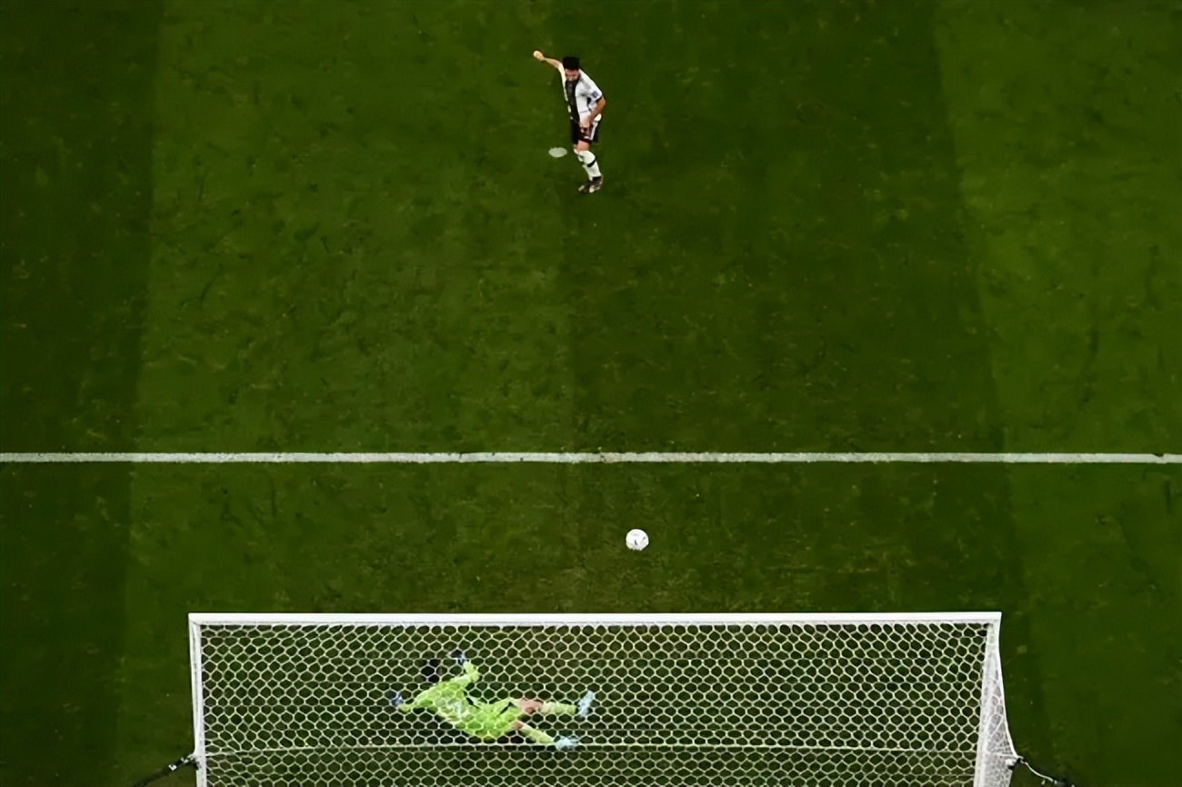 亚洲足球大冷门0-2沙特被掀翻,足球亚洲杯预选赛沙特对日本