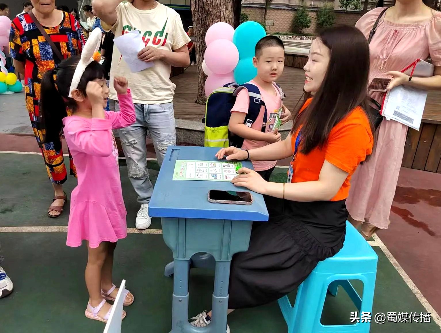 七彩童梦完整舞蹈,五彩童梦快乐六一