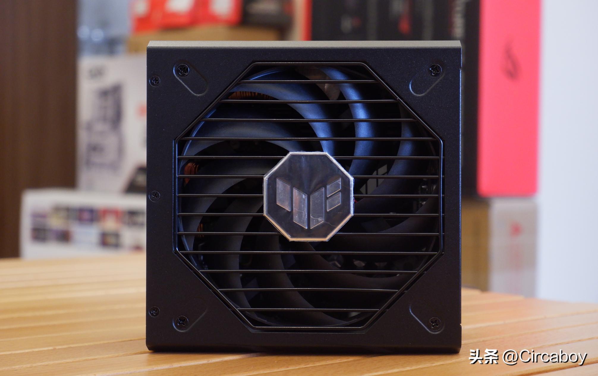 华硕4070电竞特工和巨齿鲨哪个好,4070七彩虹ultra和华硕巨齿鲨哪个好