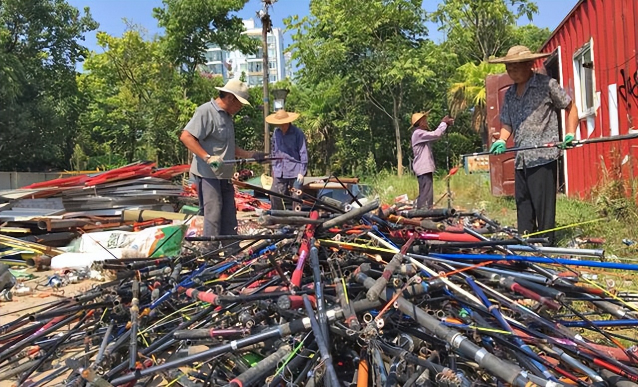 钓鱼被收鱼竿怎么处理,河边钓鱼被没收鱼竿拍照处理