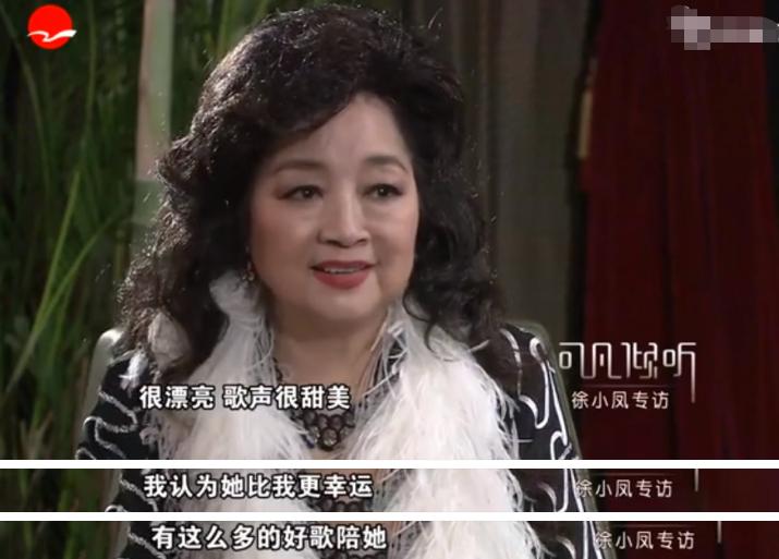 徐小凤怼人场面,周润发致敬徐小凤图文