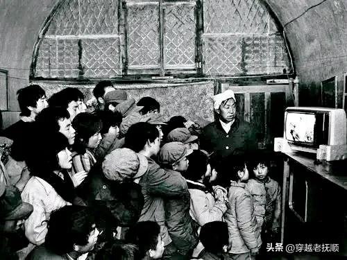 看电视的故事,看电视的故事作文