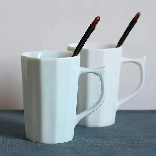 玻璃、陶瓷、塑料、不锈钢，哪种材质杯子喝水更健康？