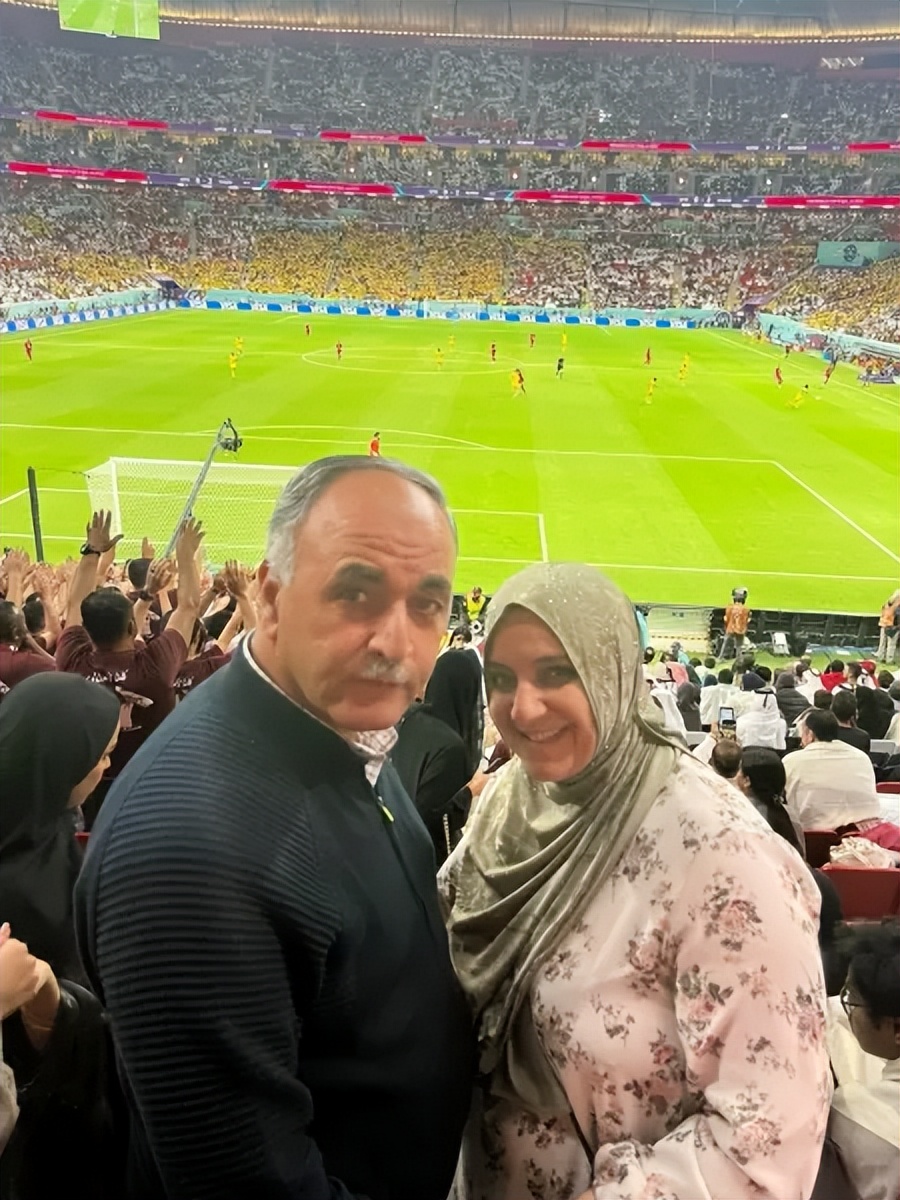 卡塔尔女性看球,卡塔尔妇女