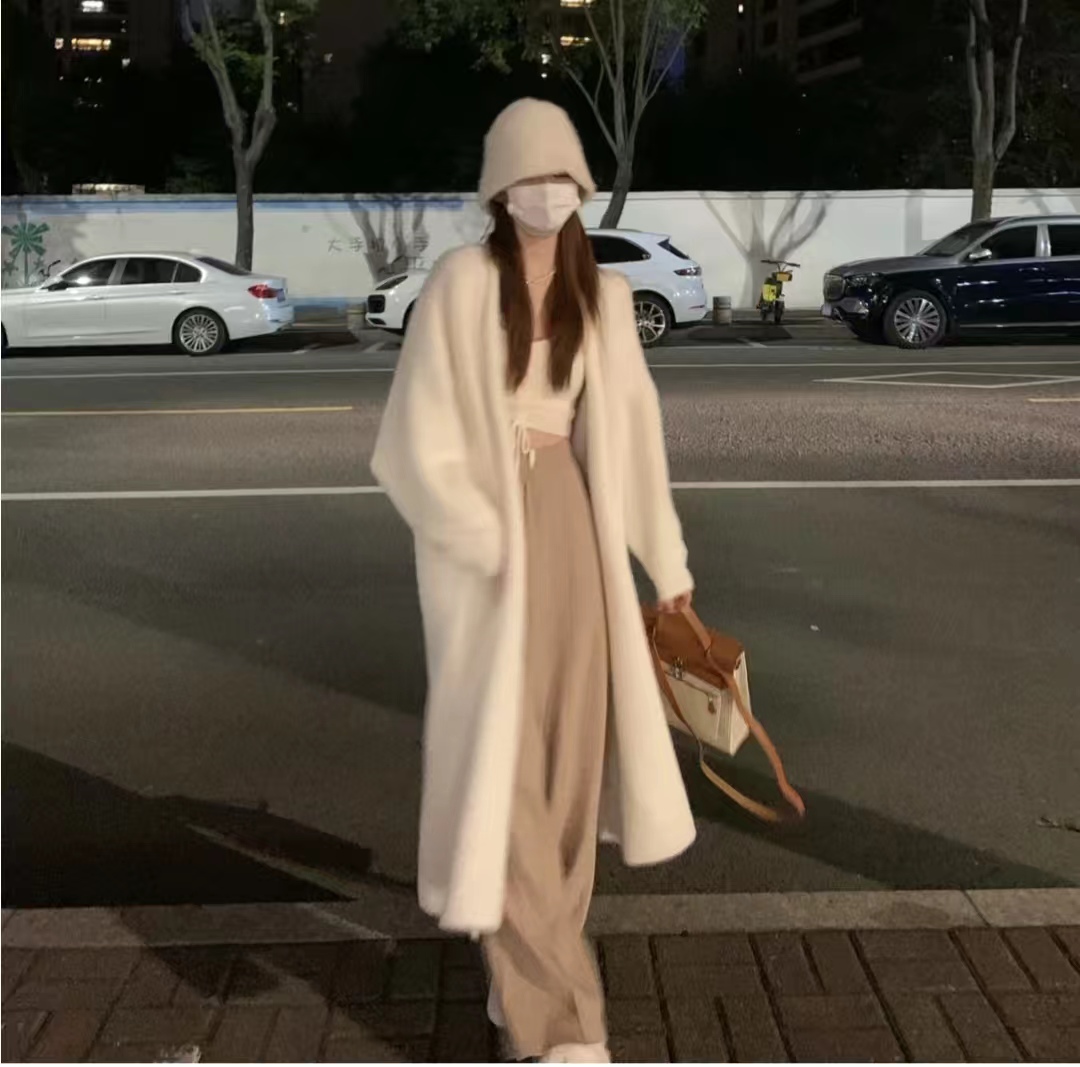 白色搭什么颜色最好看冬季女士,秋冬搭配什么颜色显白