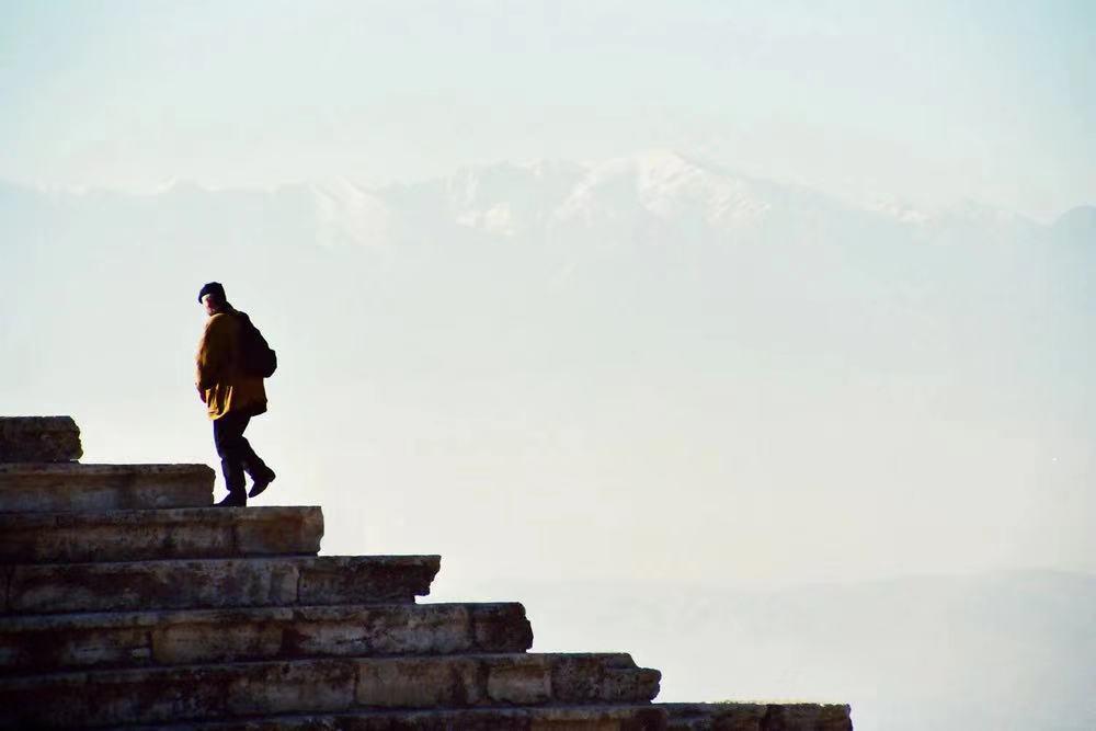 老人去世家里有哪些东西不能留,亲人过世留下的物品