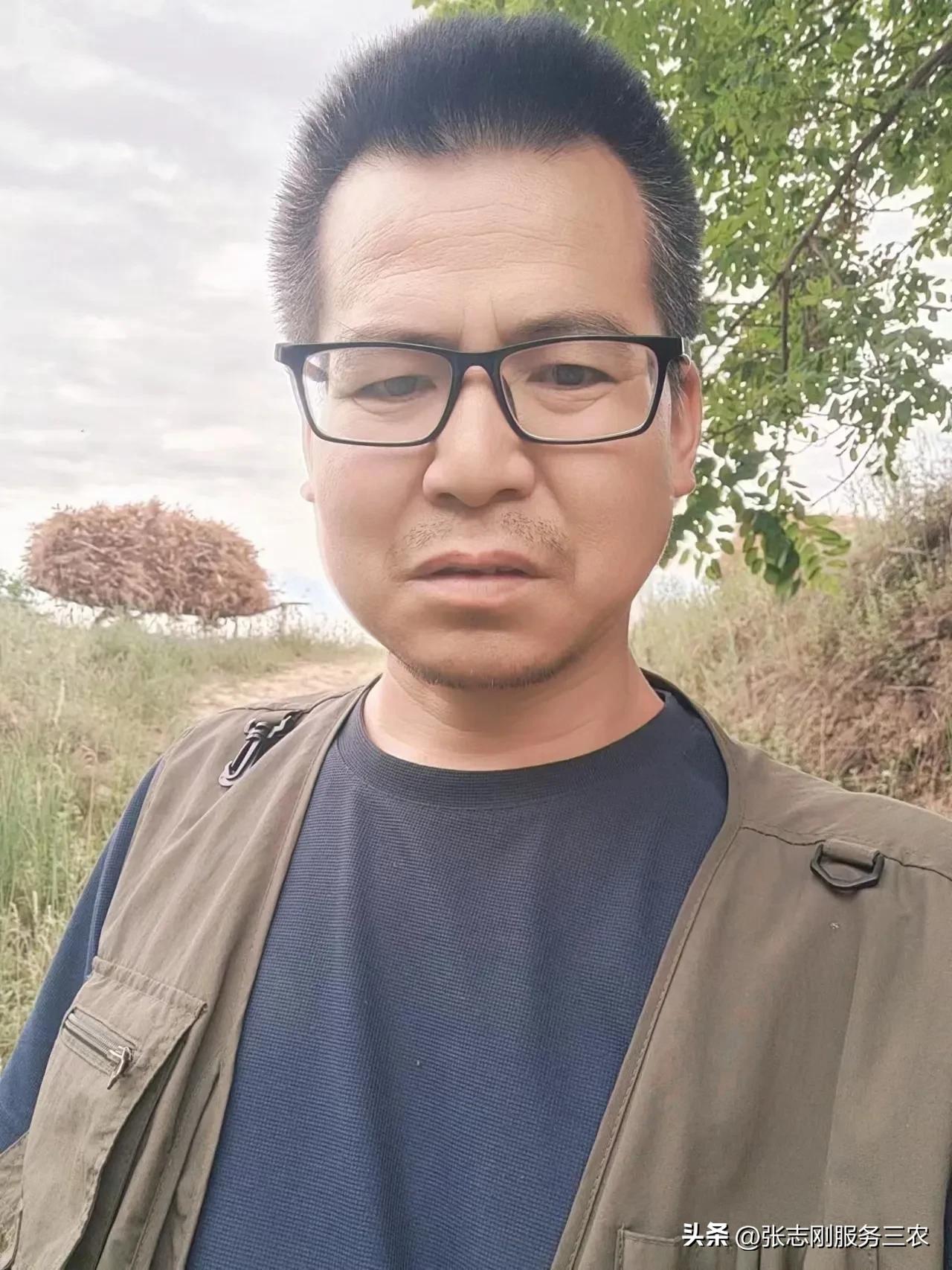 中年的自己更觉得为人父母的艰辛,成年人的压力和生活的不易文案