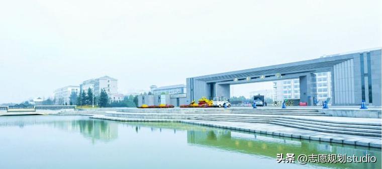 本科大学里的专科学校,名字叫大学的都有硕士点吗