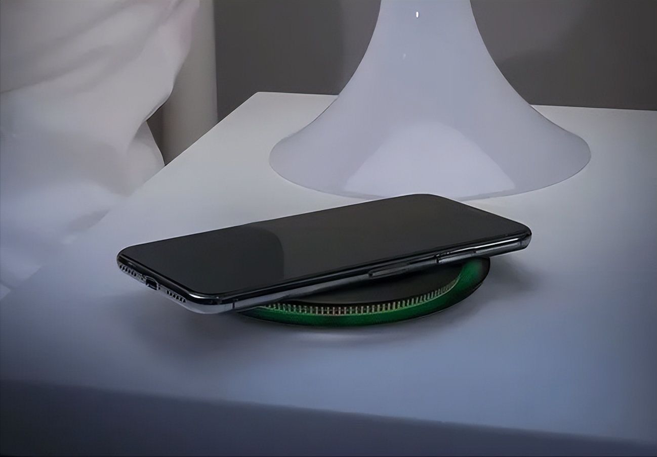 没有电线也可以充电，为何无线充电技术可以改变充电方式？