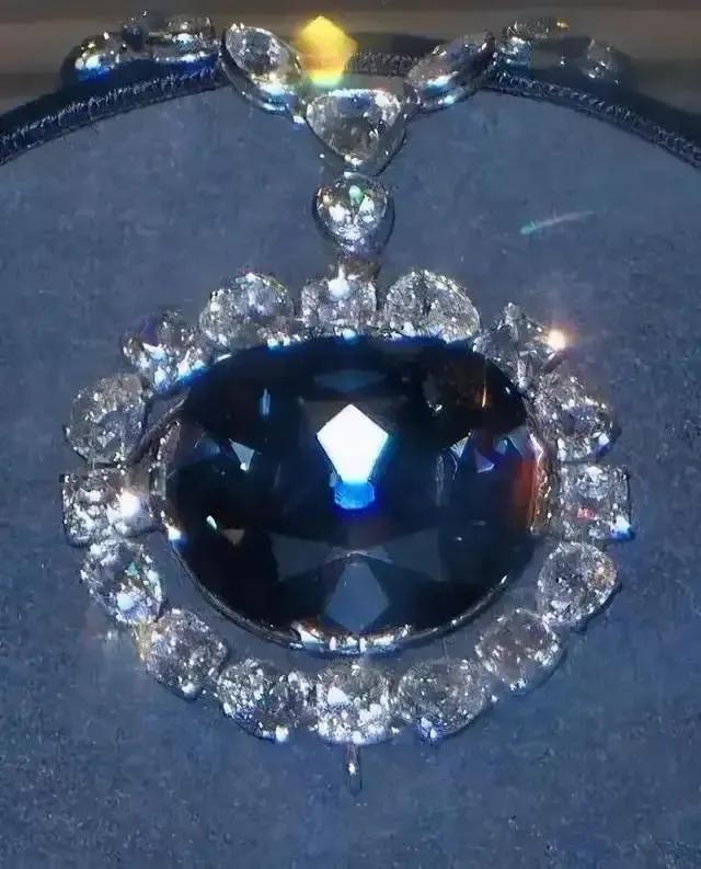 一颗钻石引起的惨案,一颗钻石引发的国际大案