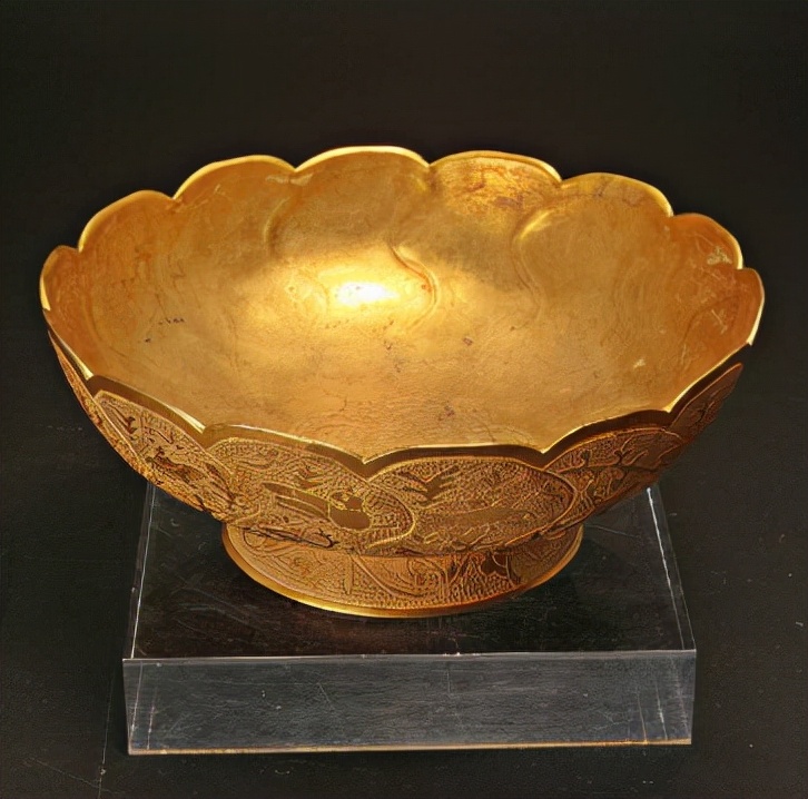 “非酒器无以饮酒，饮酒之器大小有度——”唐诗中的酒器与酒具