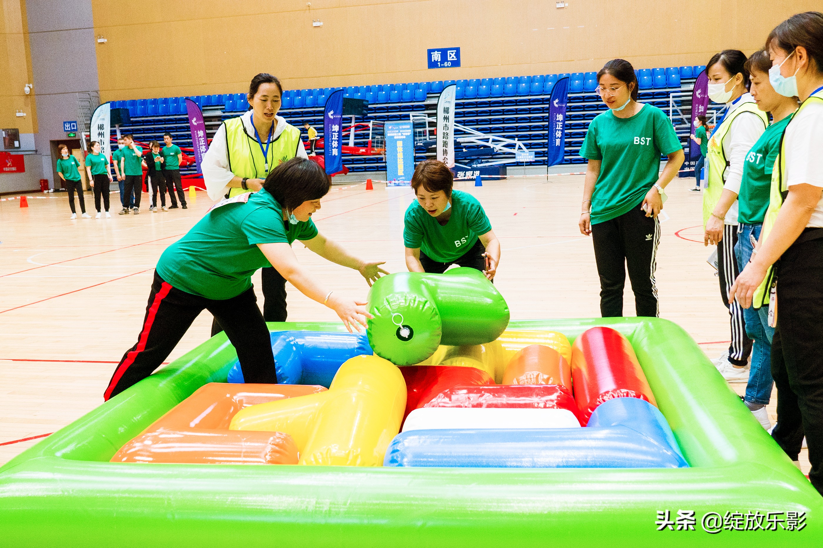 运动会开幕式舞蹈嗨爆全场,嗨翻全场的大赛