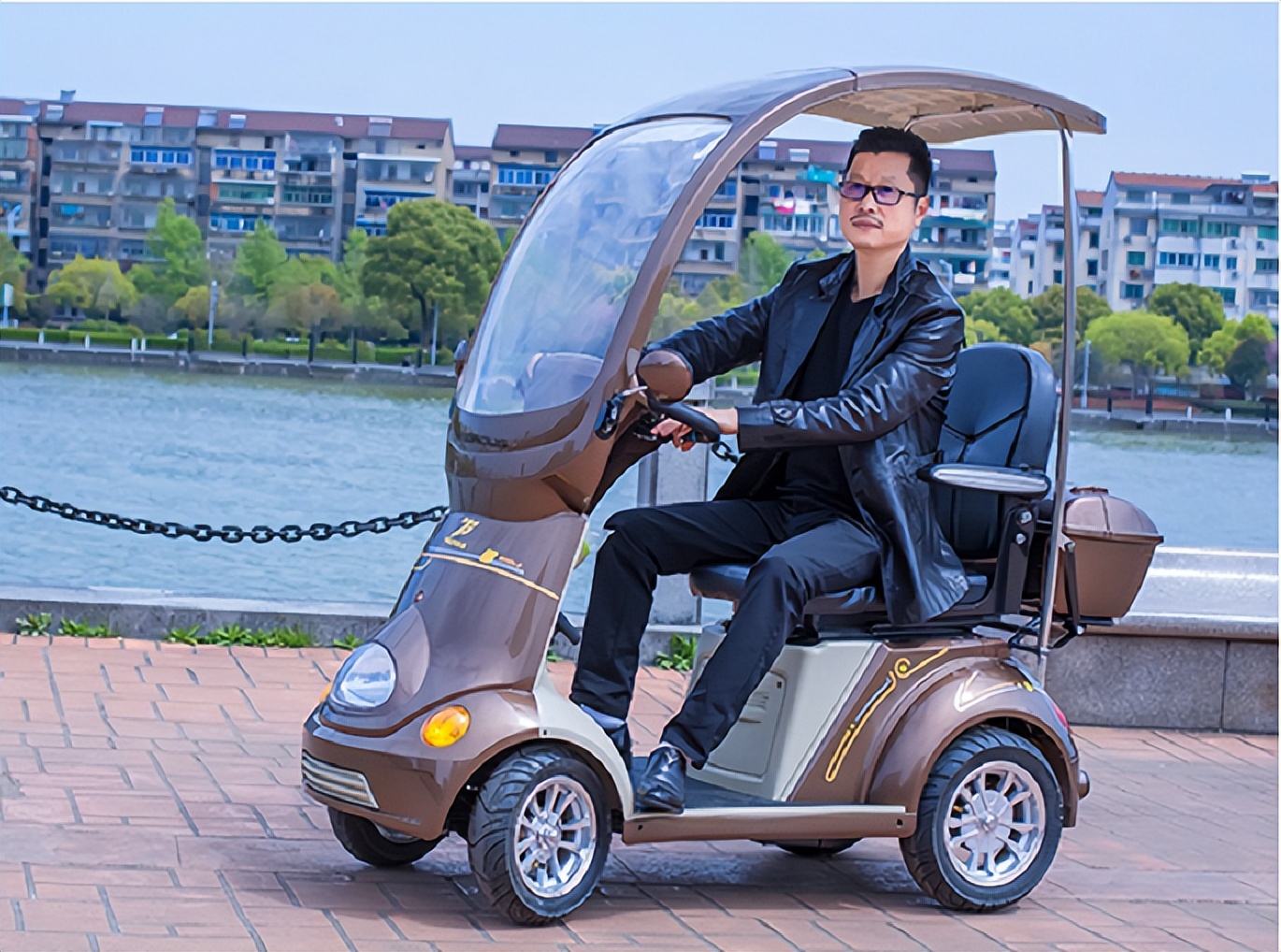 不要驾照的电动车带棚,小四轮电动车不带雨棚