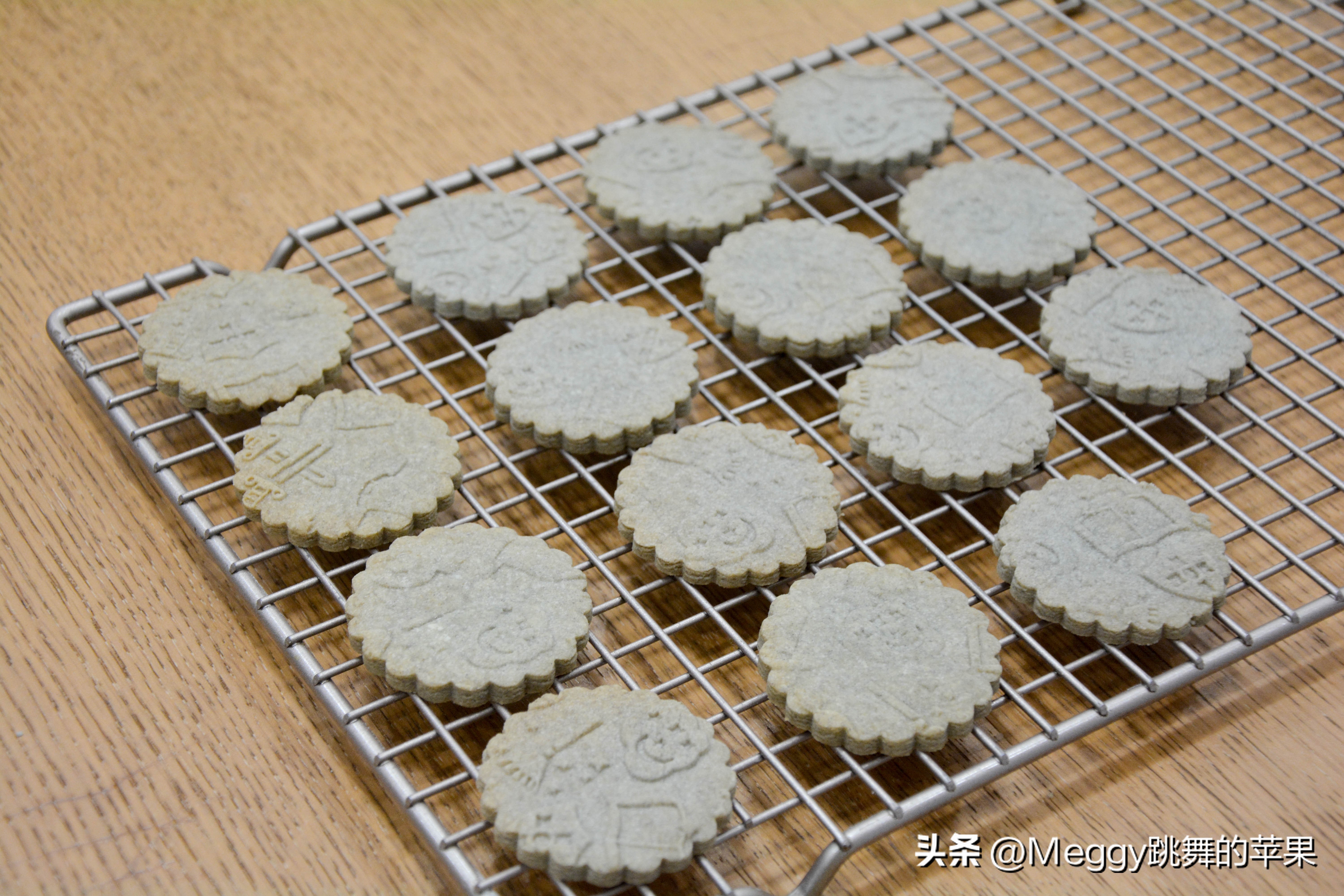 万圣节饼干,酥脆的南瓜饼干万圣节