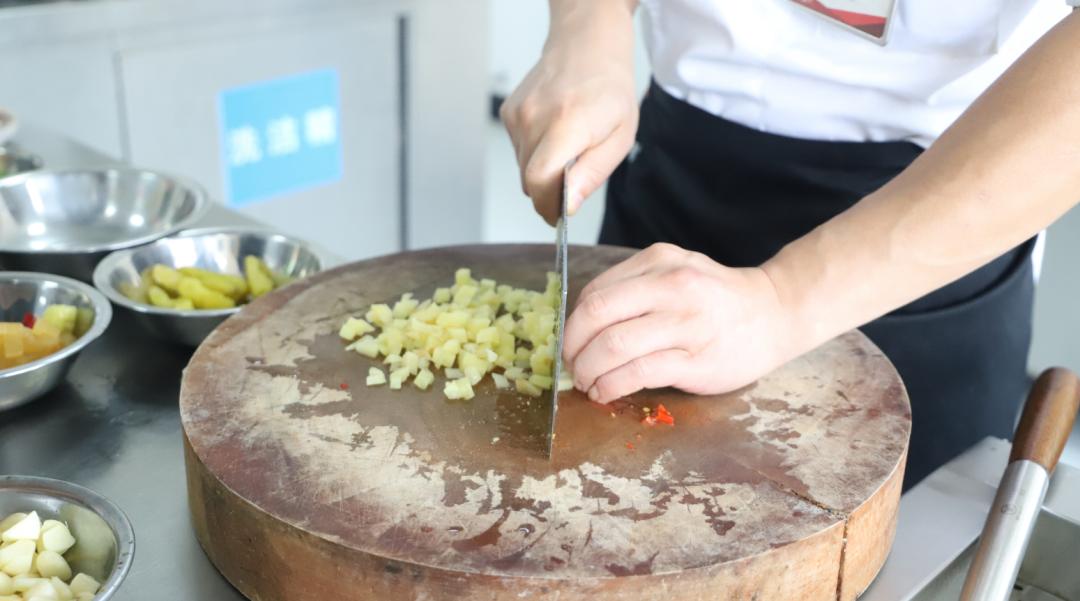 重庆江湖菜璧山兔,重庆正宗来凤鱼和璧山兔怎么做