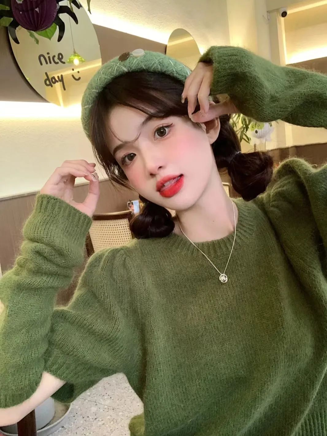 今年别再披头散发了三款减龄发型,秋冬季更适合有氛围感的发型