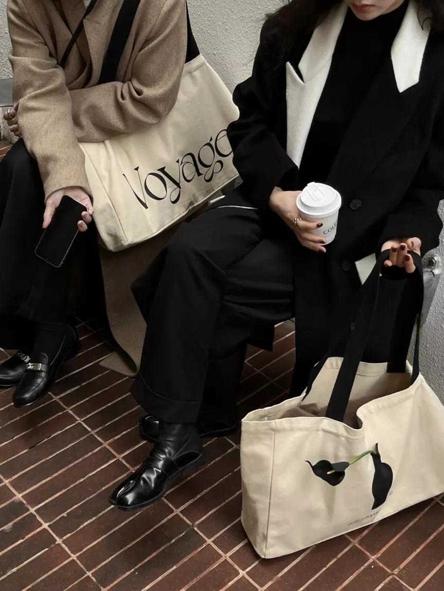 衣服就别扔了吧,衣服过时了扔掉吧